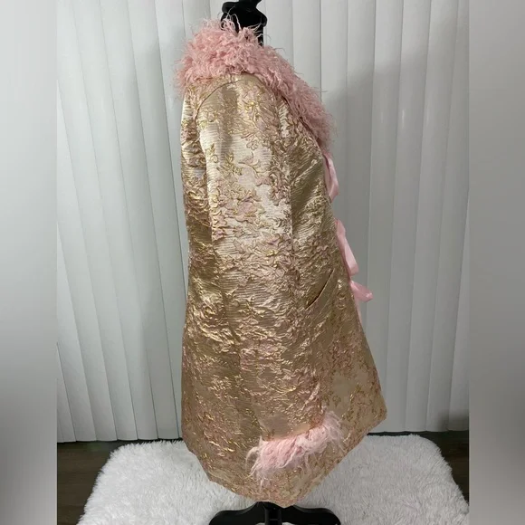 SUGAR THRILLZ High Class Heiress Brocade Coat Jacket Faux Fur Trim Beige Pink L - Picture 4 of 9